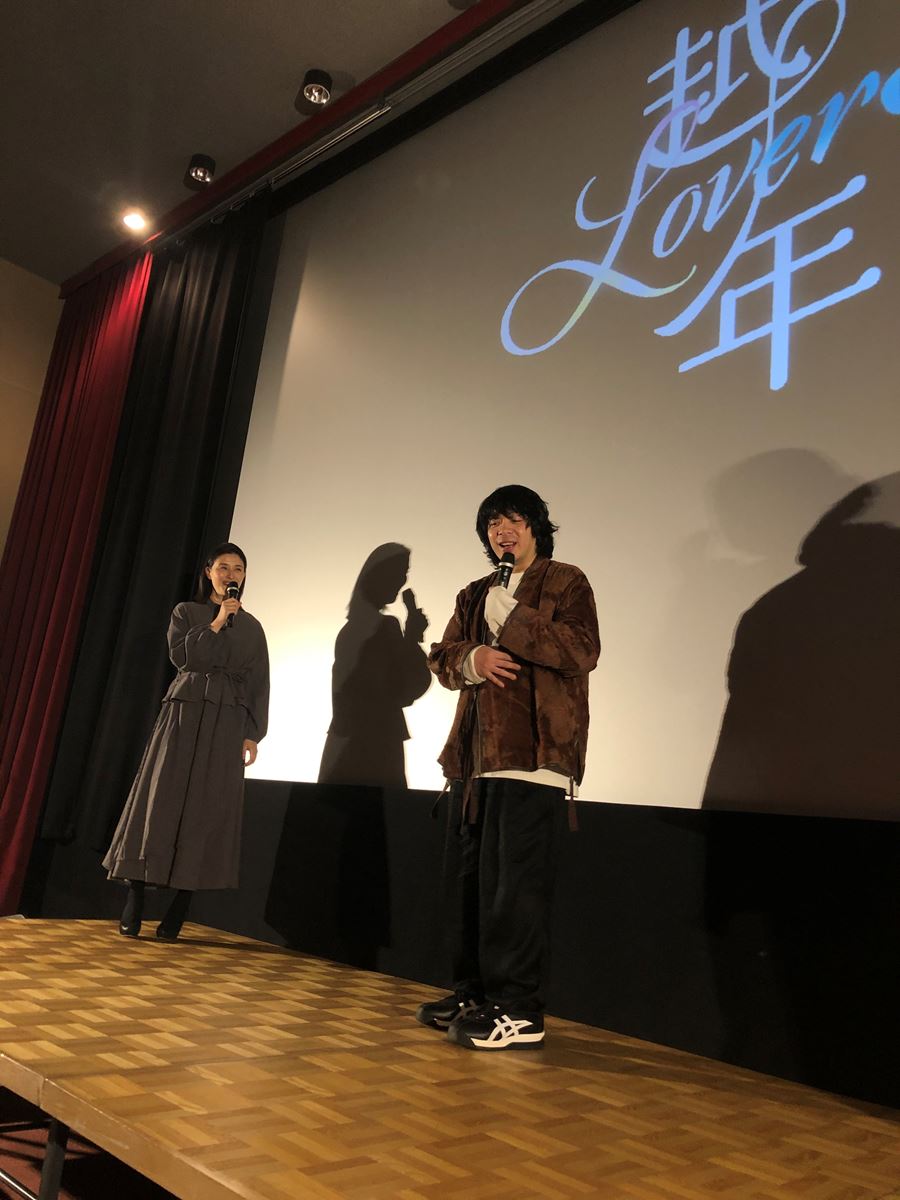 橋本マナミ、峯田和伸 (c)2020映画「越年」パートナーズ
