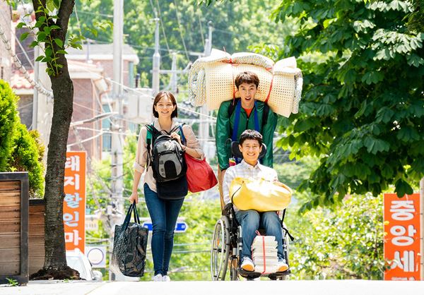 (C)2019 NEXT ENTERTAINMENT WORLD & FILMMAKERS R&K & SEM COMPANY. All Rights Reserved.