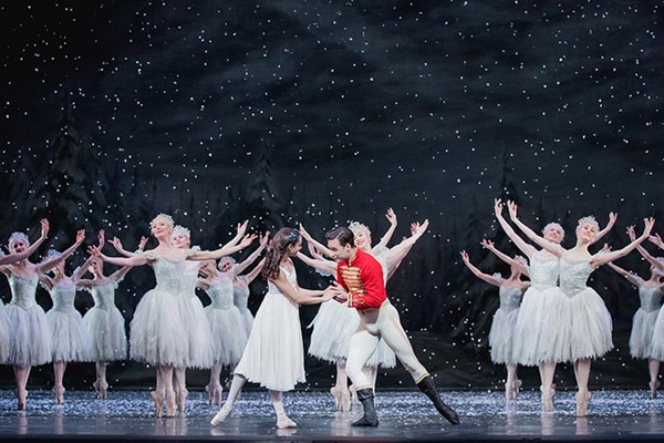 (C)ROH,2017.Photographed by Karolina Kuras　(C)ROH. TRISTRAM KENTON