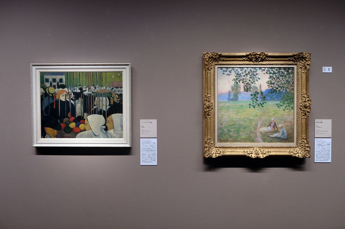 左 エミール・ベルナール《ポンタヴェンの市場》（1888）、 右 クロード・モネ《草原の夕暮れ》（1888） 同じ年に描かれているものの、、大きく趣の異なる作品
