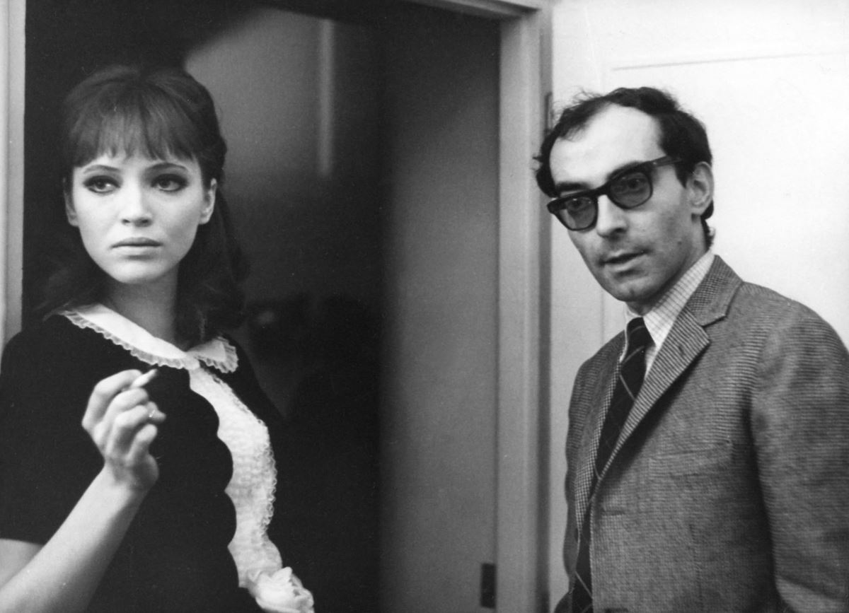『アルファヴィル』撮影中のゴダール(右)と主演のアンナ・カリーナ。同作は1965年のベルリン映画祭で金熊賞を受賞している。