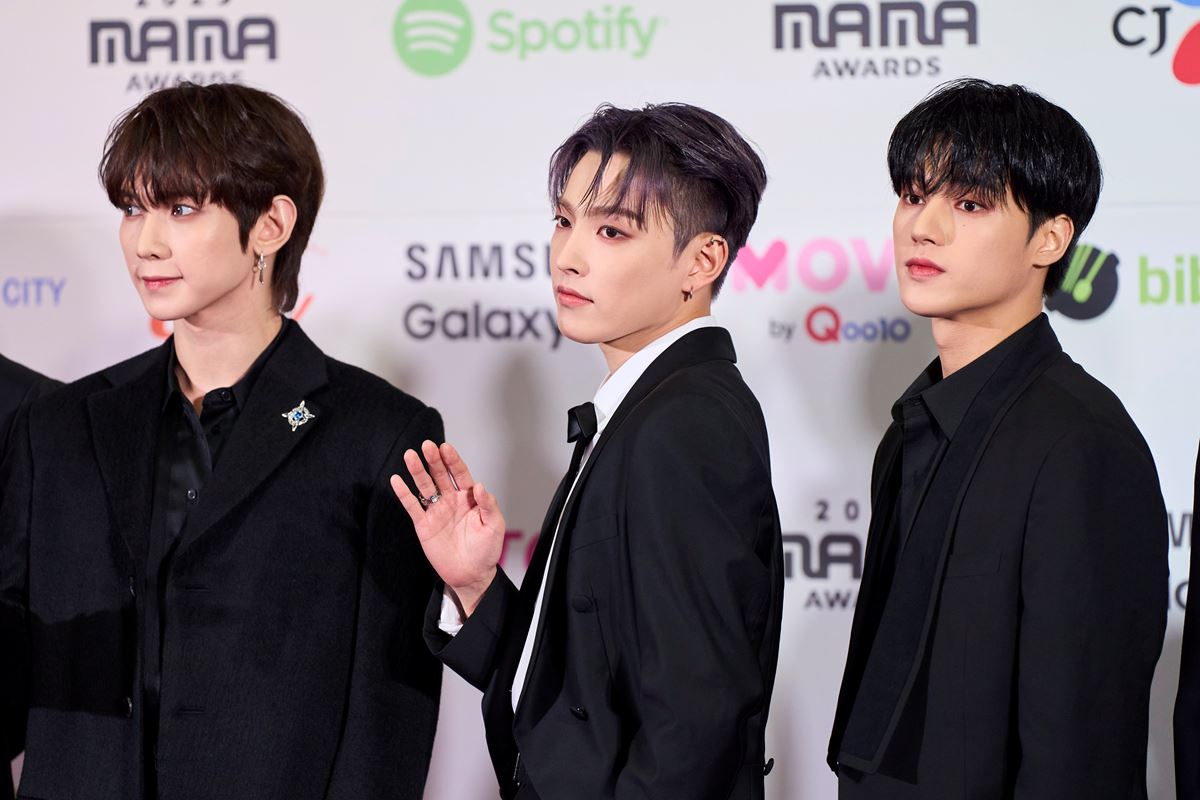 11月28・29日に東京・東京ドームで開催された「2023 MAMA AWARDS」のレッドカーペットDAY2に登場したATEEZ 撮影：伊藤 由圭 (C) CJ ENM Co., All Rights Reserved