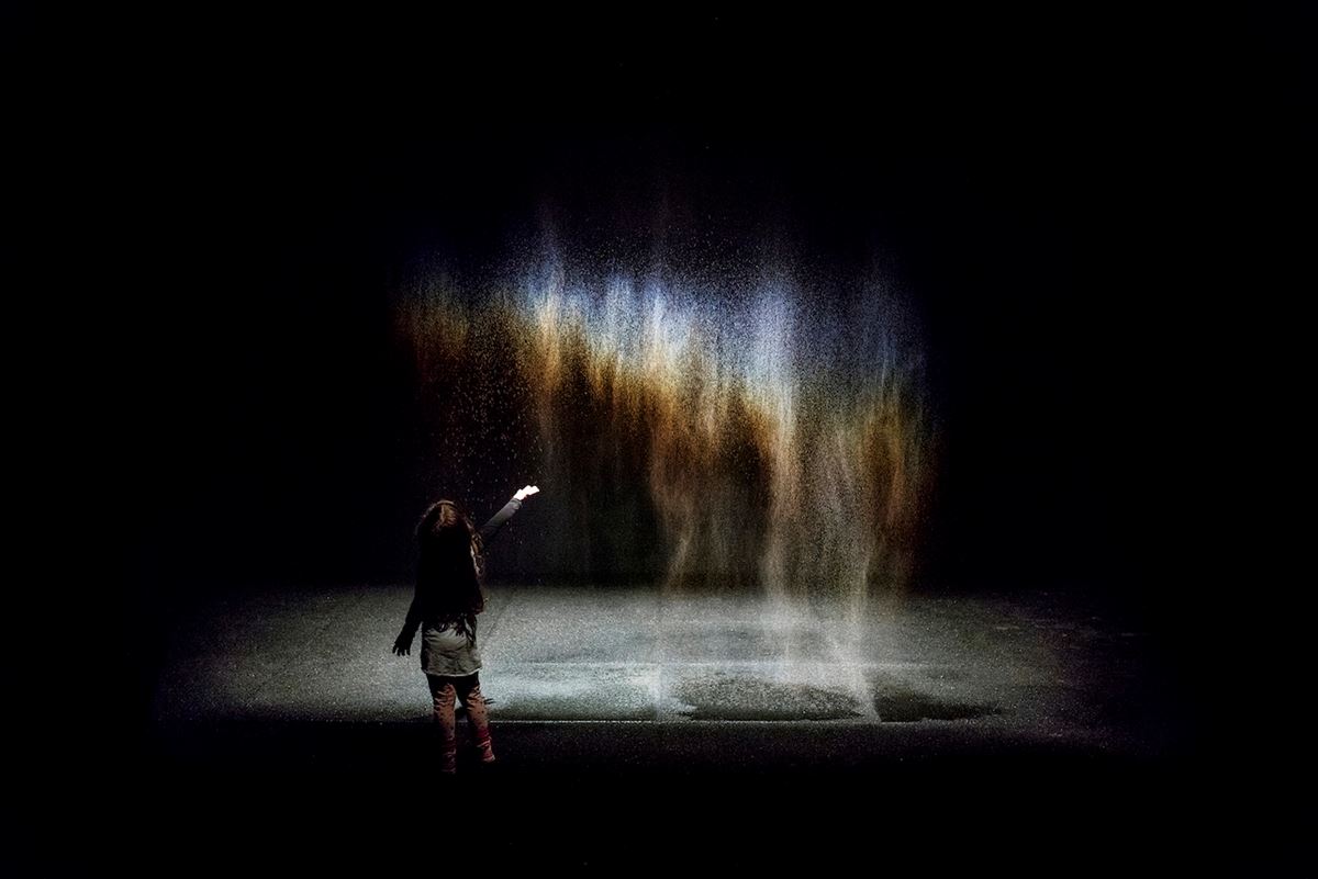 オラファー・エリアソン《ビューティー》1993年Installation view: Moderna Museet, Stockholm 2015  Photo: Anders Sune Berg  Courtesy of the artist; neugerriemschneider, Berlin; Tanya Bonakdar Gallery, New York / Los Angeles  (c)1993 Olafur Eliasson