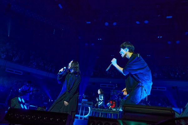 Uverworld 14年連続クリスマスライブに山田孝之と青山テルマがサプライズ出演 ぴあエンタメ情報