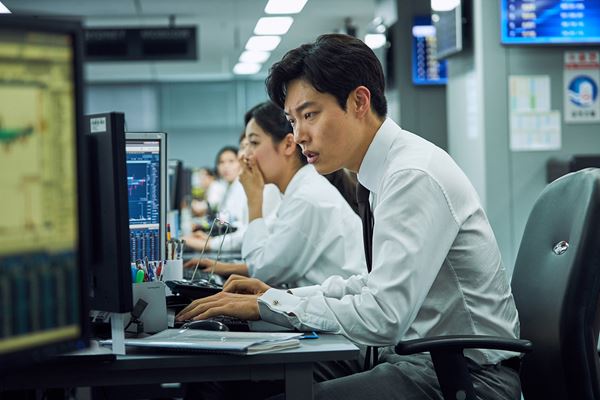 (C)2019 SHOWBOX, SANAI PICTURES AND MOONLIGHT FILM CO., LTD ALL RIGHTS RESERVED