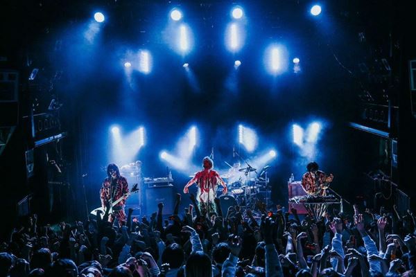 ライブレポート】SPARK!!SOUND!!SHOW!!、15周年イヤーの幕を