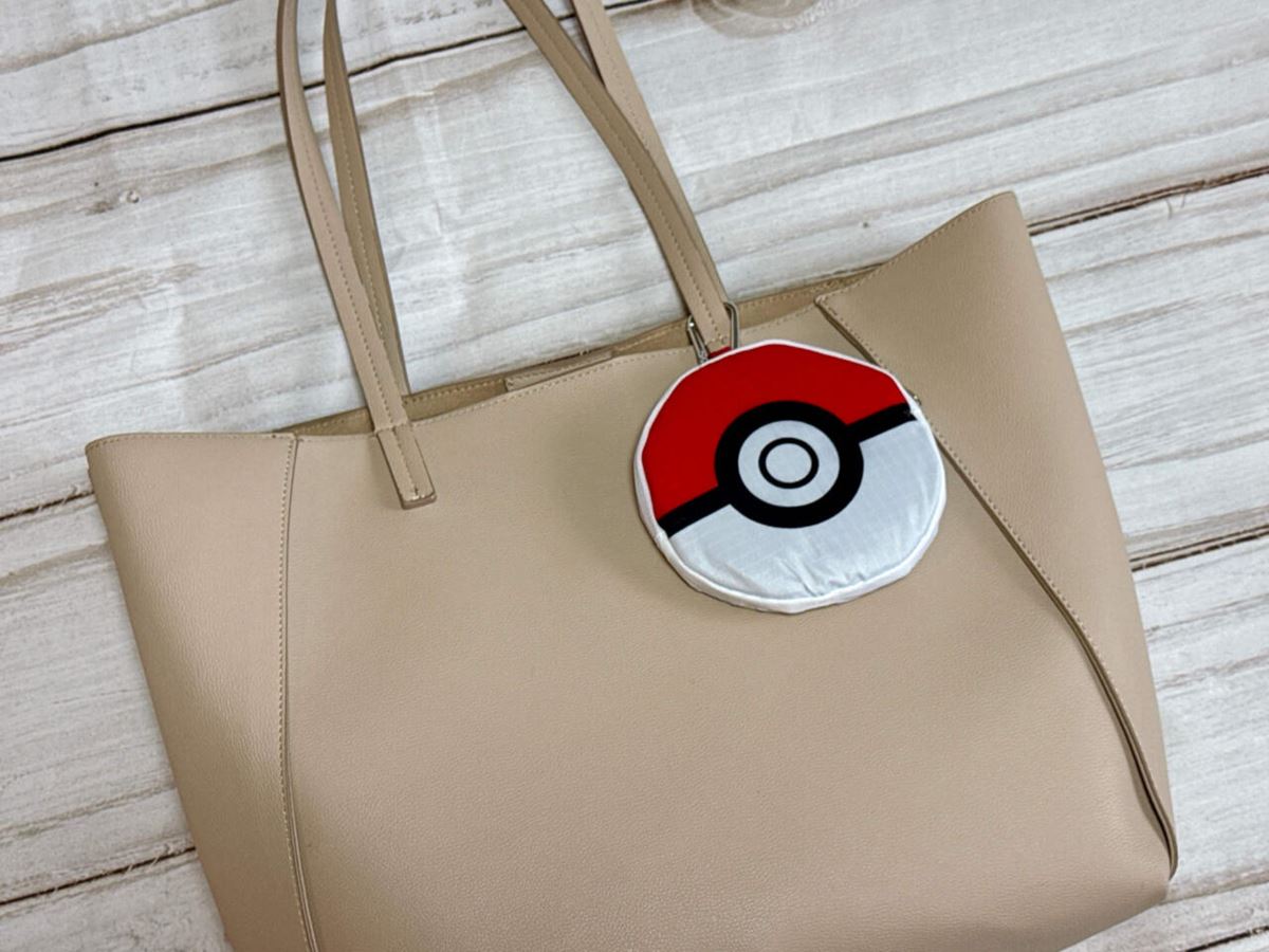 モンスターボール ボディバッグ セブンでGET！特別感たっぷりの「モンスターボール型新作バッグ」が