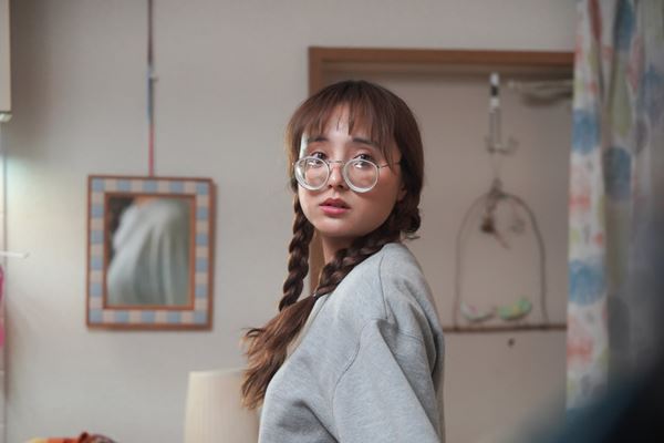 (C)鈴木由美子・講談社／ネスト (C)2020映画「いけいけ！バカオンナ」製作委員会