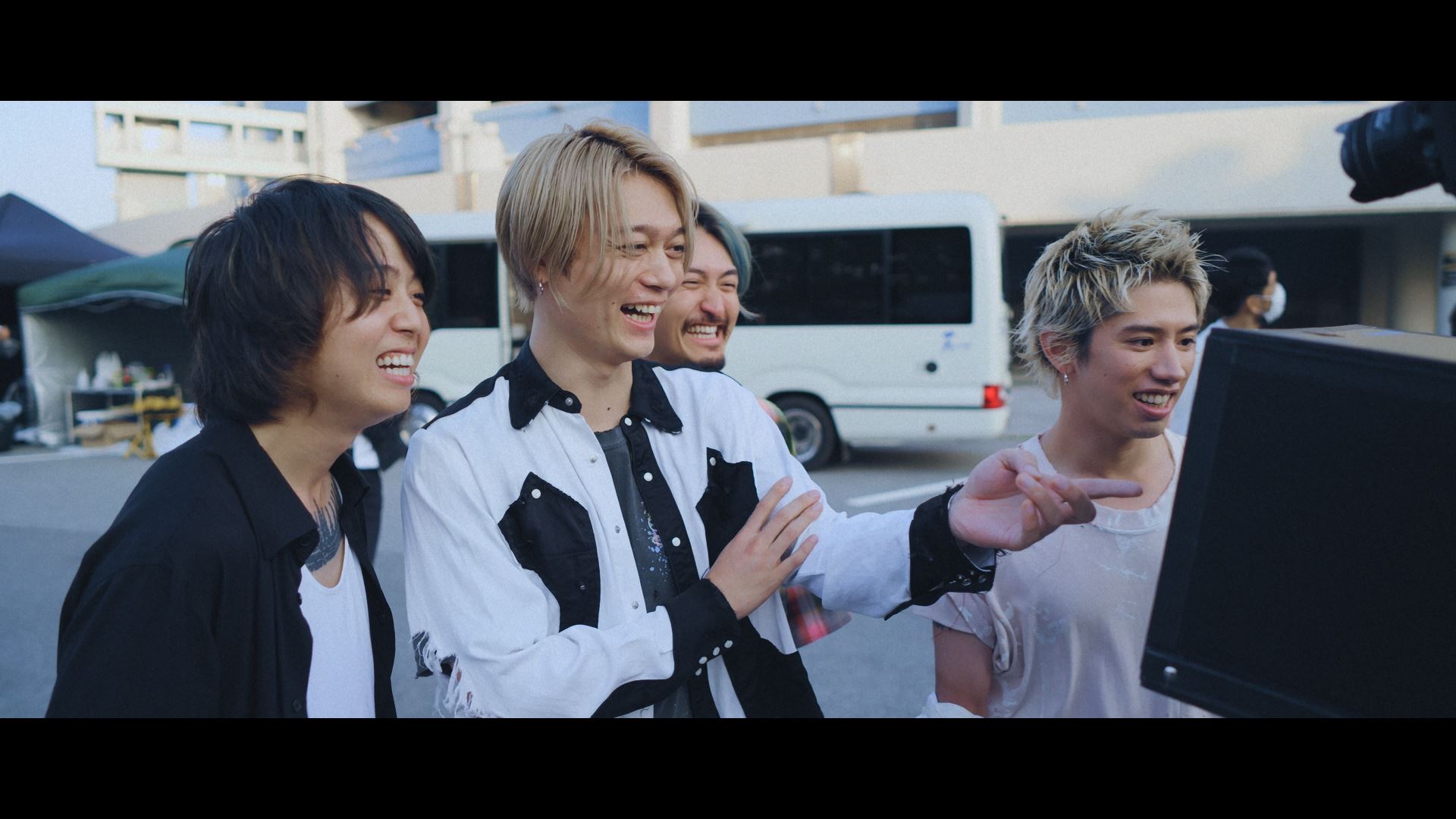 『Flip a Coin -ONE OK ROCK Documentary-』より