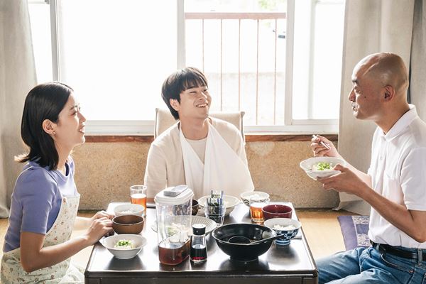 (C)2025『となりの宇宙人』製作委員会