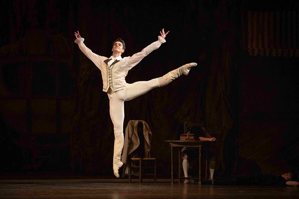 Manon-AP19-ACAM2937_(C)-2019-ROH.-Photograph-by-Alice-Pennefather