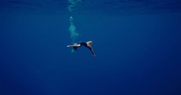 (C)2018 SURFS LIKE A GIRL LLC, ALL RIGHTS RESERVED.