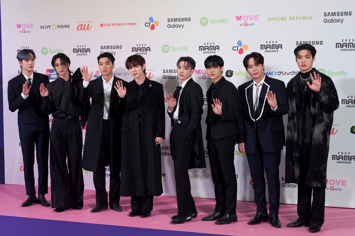 11月28・29日に東京・東京ドームで開催された「2023 MAMA AWARDS」のレッドカーペットDAY2に登場したATEEZ 撮影：伊藤 由圭 (C) CJ ENM Co., All Rights Reserved