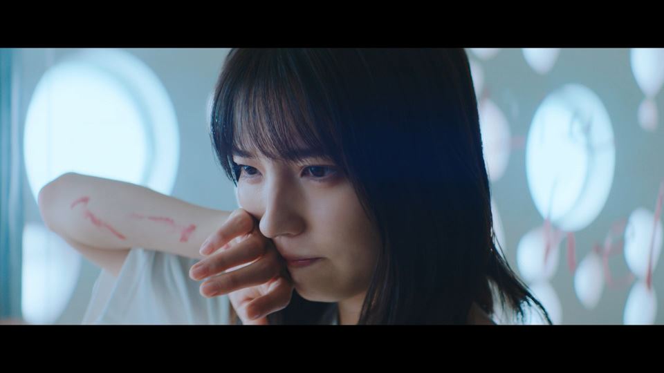 乃木坂46「もしも心が透明なら」MVより