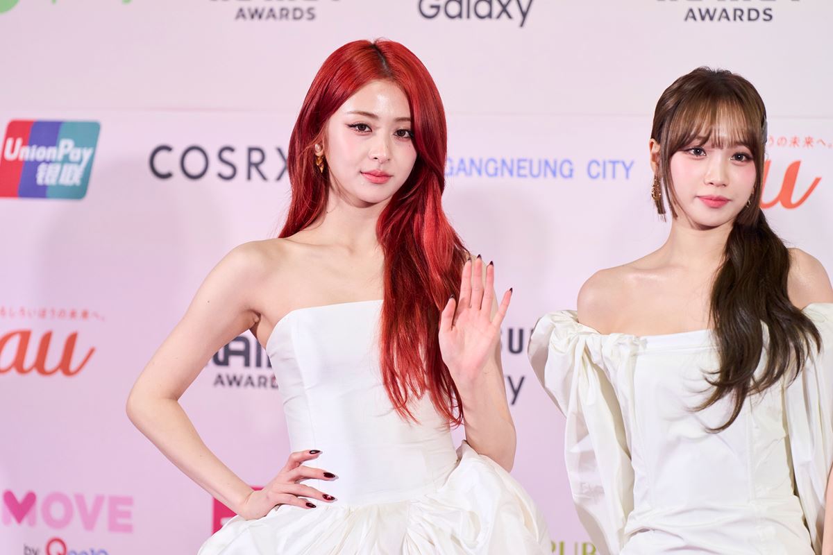 11月28・29日に東京・東京ドームで開催された「2023 MAMA AWARDS」のレッドカーペットDAY2に登場したLE SSERAFIM 撮影：伊藤 由圭 (C) CJ ENM Co., All Rights Reserved