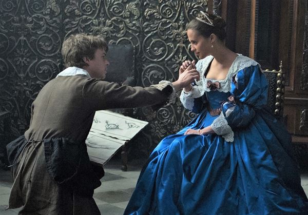 (C)2017 TULIP FEVER FILMS LTD.  ALL RIGHTS RESERVED.