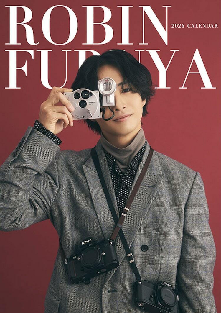 古屋呂敏さん2026年カレンダー直筆サイン 入り 古屋呂敏の2026年カレンダー発売、テーマはファッション「楽しみながら