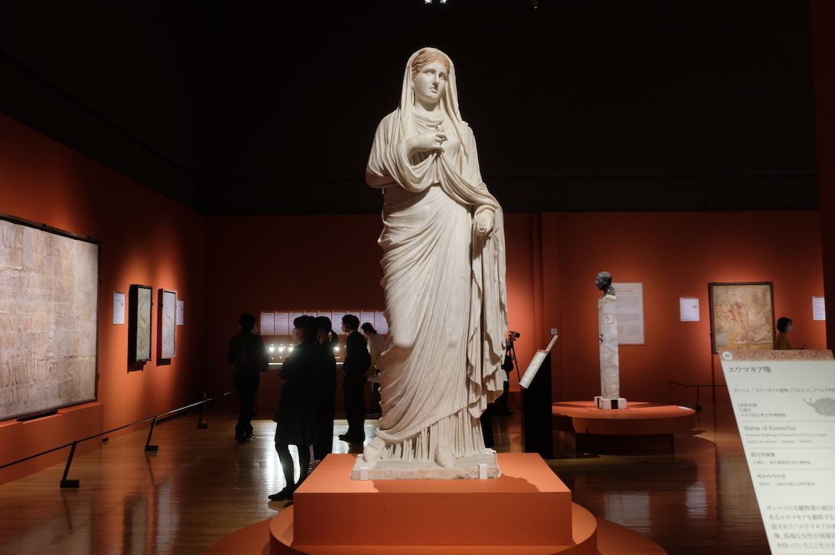 第2章展示風景より《エウマキア像》1世紀初頭　ポンペイ、「エウマキアの建物」クリュプタ出土