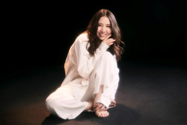 SKE48伊藤実希と岡本彩夏、夏の暑い日にずぶ濡れ - ぴあ音楽