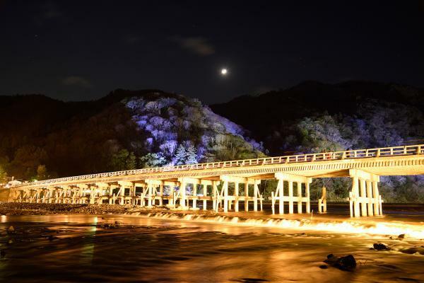 （c）京都・花灯路推進協議会事務局　渡月橋ライトアップ