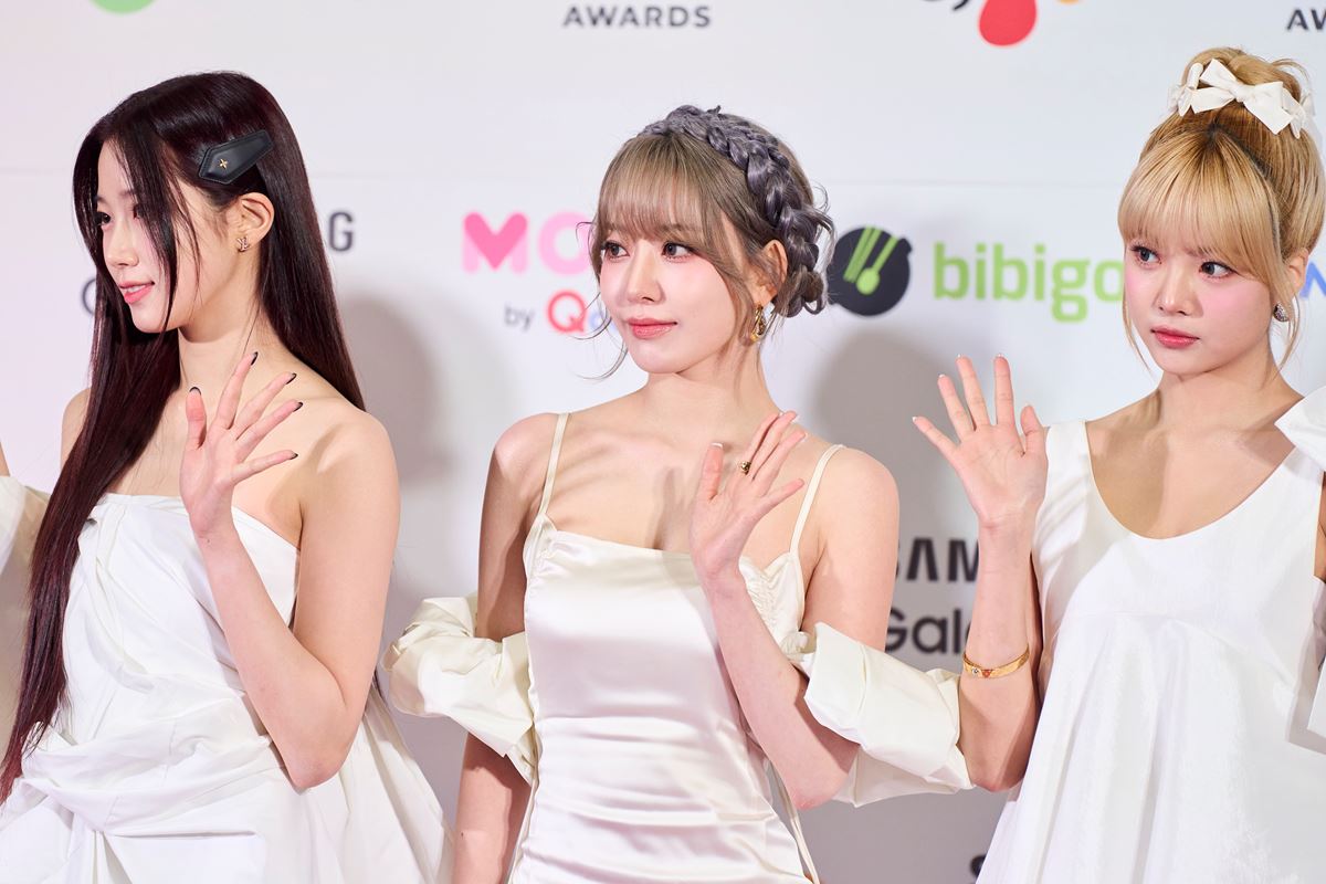 11月28・29日に東京・東京ドームで開催された「2023 MAMA AWARDS」のレッドカーペットDAY2に登場したLE SSERAFIM 撮影：伊藤 由圭 (C) CJ ENM Co., All Rights Reserved