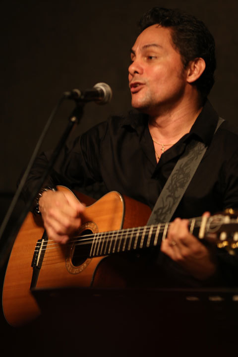 Carlos Cespedes(vo,g)
