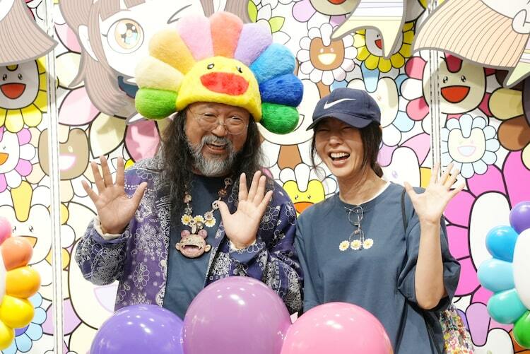 村上隆＆ミン・ヒジン、NewJeansポップアップ開催中の渋谷LINE FRIENDS