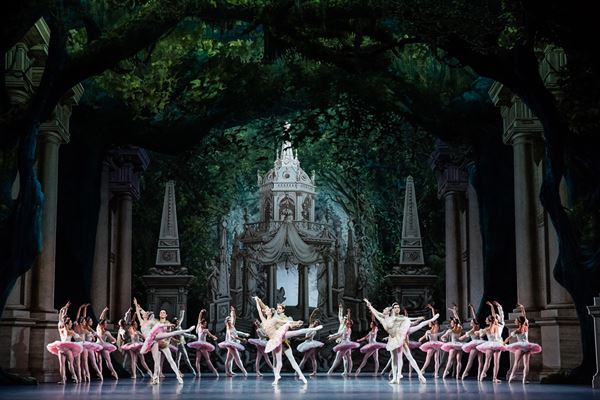 (C) Paris Opera Ballet