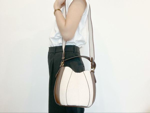 国内発送★ZARA★ステッチ入り*バケットバッグ ZARA - 完売品 ZARA ステッチ入りバケットバッグ 新品タグ付きの