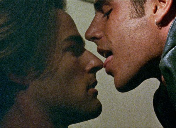 (C)Telling Pictures Production