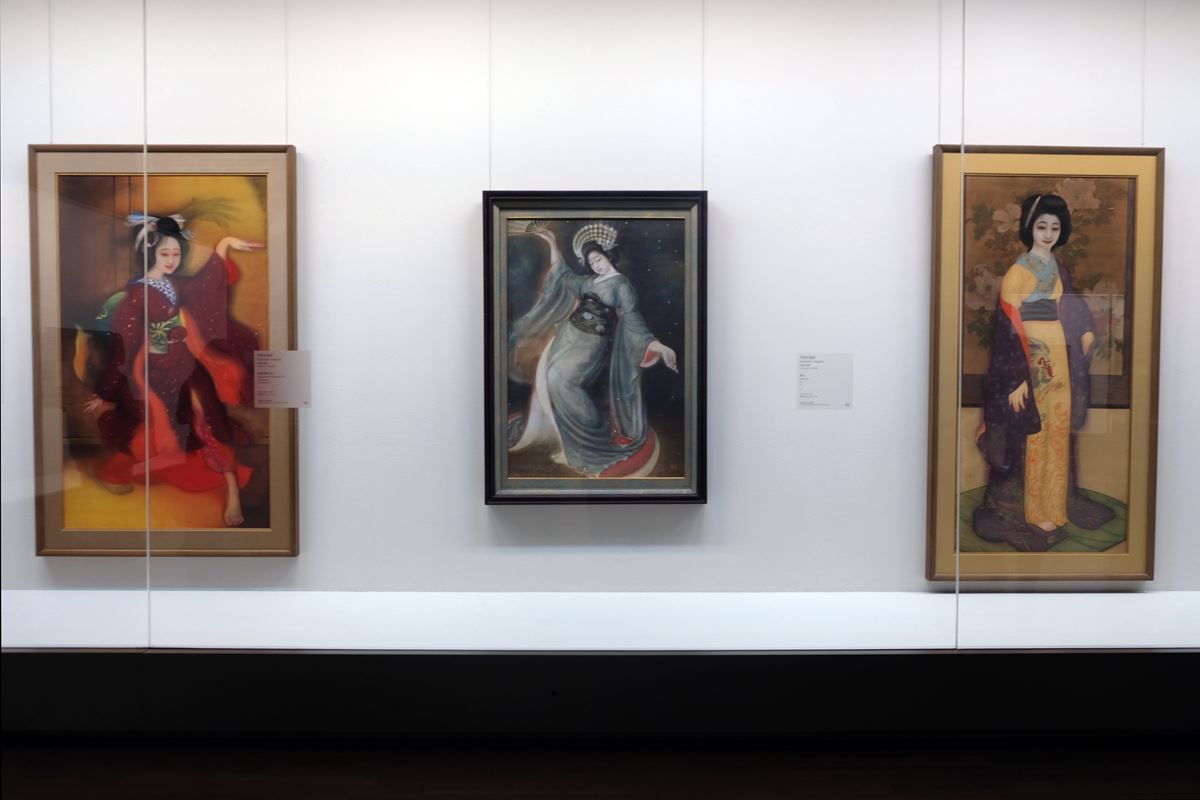 左から甲斐庄楠音《幻覚（踊る女）》1920年頃、《舞ふ》1921年、《横櫛》1916年頃