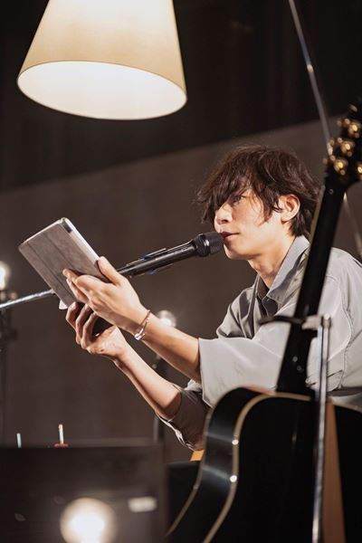 [Alexandros]川上洋平、初のソロアコースティックライブでカバー 