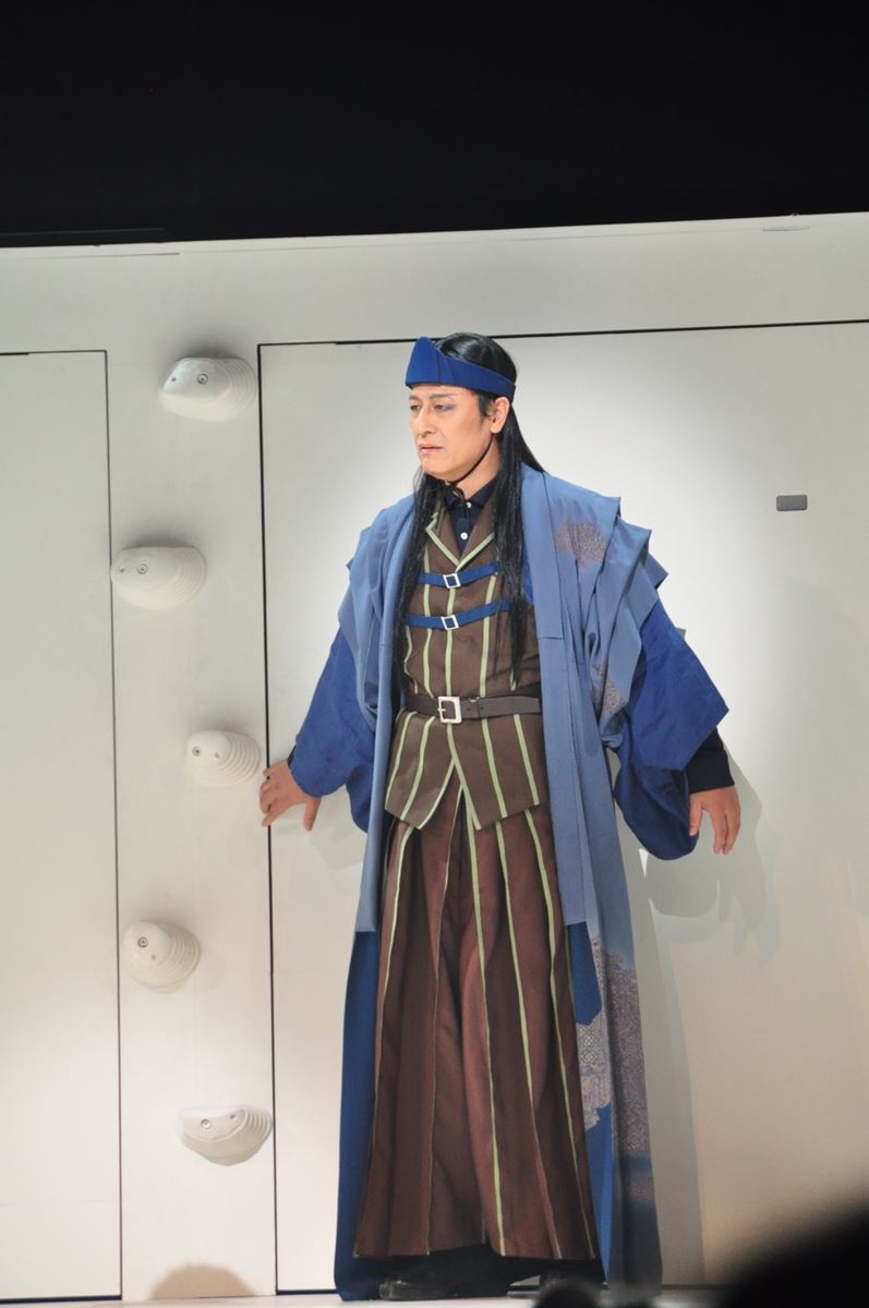 NODA・MAP第23回公演『Q：A Night At The Kabuki』 撮影：黒豆直樹