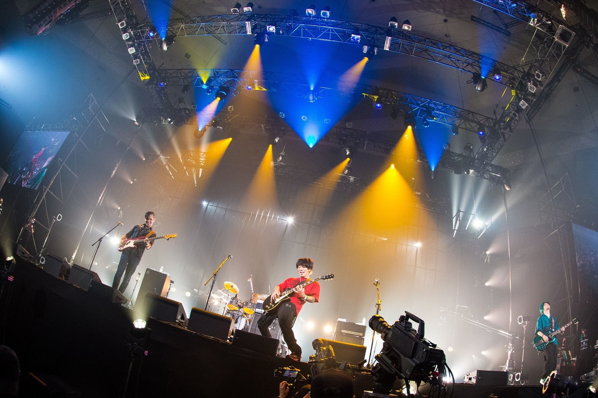 MONOEYES『Between the Black and Gray Tour 2021』11月2日 東京・日本武道館 （Photo by Maki Ishii）
