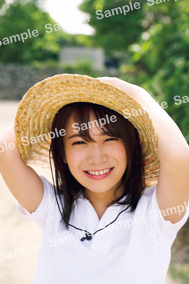 乃木坂46秋元真夏、2nd写真集「しあわせにしたい」封入特典ポスト