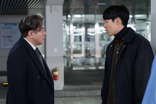 (C)2017 CJ E&M CORPORATION, YONG FILM ALL RIGHTS RESERVED