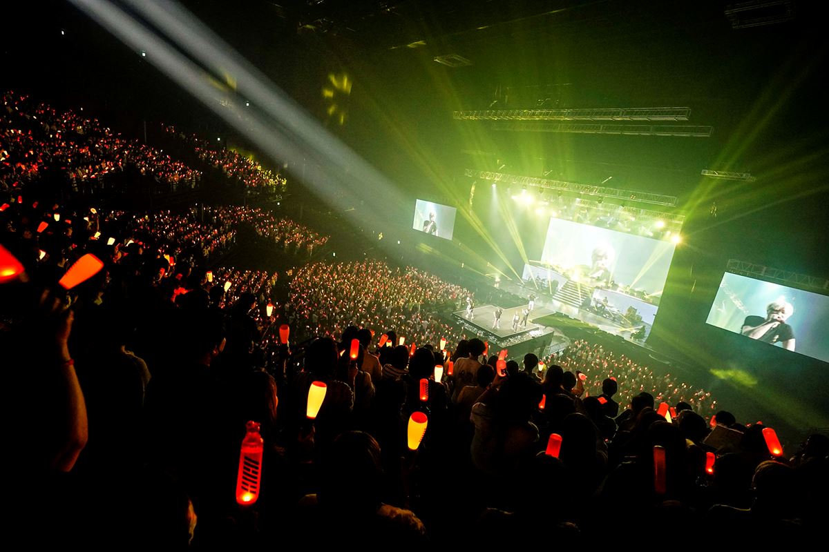 「2023 iKON WORLD TOUR TAKE OFF」より 撮影：上飯坂一