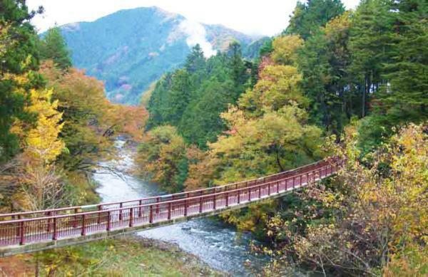 秋川渓谷の紅葉 ぴあエンタメ情報