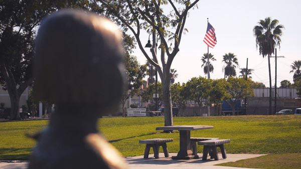 (C)NO MAN PRODUCTIONS LLC