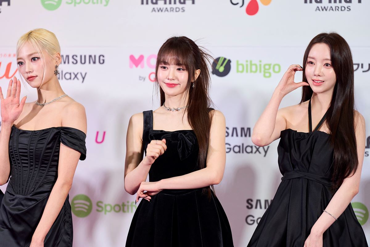 11月28・29日に東京・東京ドームで開催された「2023 MAMA AWARDS」のレッドカーペットDAY2に登場したEL7Z UP 撮影：伊藤 由圭 (C) CJ ENM Co., All Rights Reserved