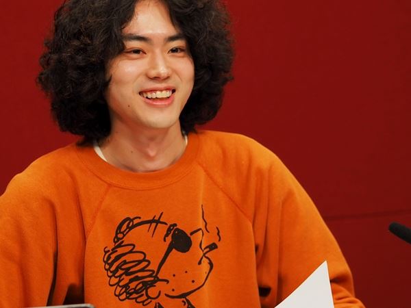 菅田将暉が28歳誕生日に初オンラインライブ開催、代表曲の数々を