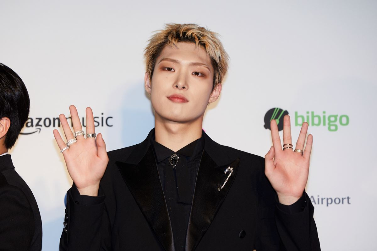 5月13日に幕張メッセで開催された「KCON JAPAN 2023」のレッドカーペットDAY2に登場したATEEZ 撮影：伊藤 由圭 (C)2023 CJ ENM. ALL RIGHTS RESERVED