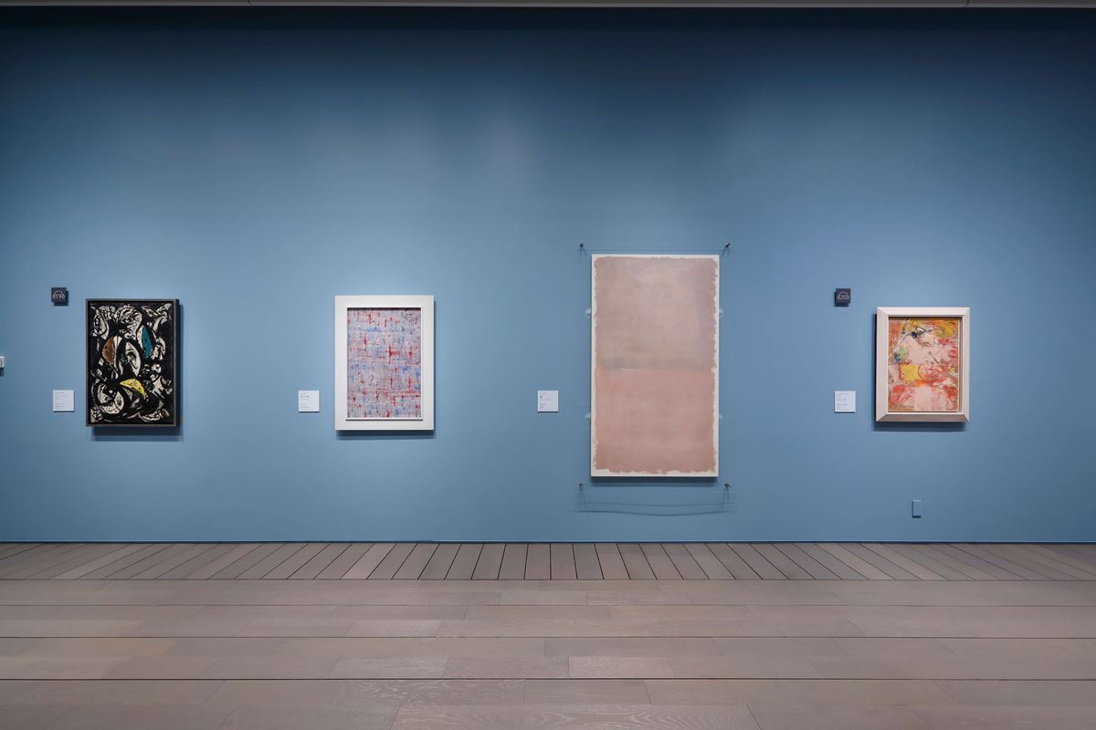 第5セクション｢抽象表現主義の女性画家たちを中心に｣展示風景　撮影：木奥惠三　提供：アーティゾン美術館 写真右から2番目の作品がマーク・ロスコの《無題》1969年
