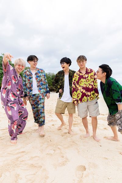 Da-iCE写真集『＋REVERSi』発売決定、沖縄を舞台にメンバーの“表裏”に