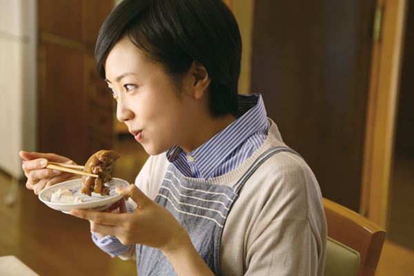 (C)一青妙／講談社　(C)2016「ママ、ごはんまだ？」製作委員会