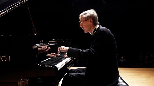 (C)2026「ブーニン　天才ピアニストの沈黙と再生」製作委員会