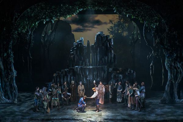 (C)2022,EMK MUSICAL COMPANY & CJ 4DPLEX