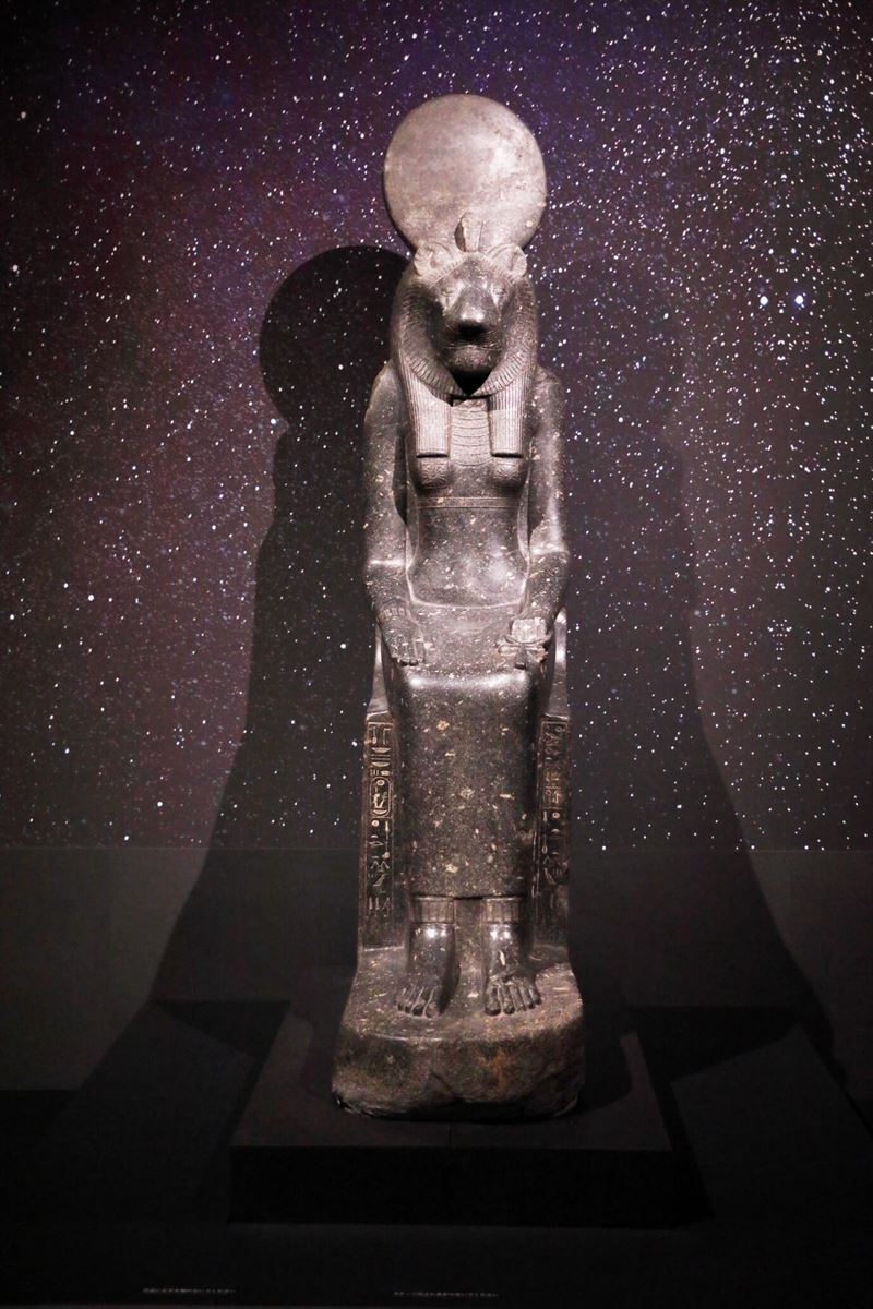 《セクメト女神座像》前1388〜前1351年頃