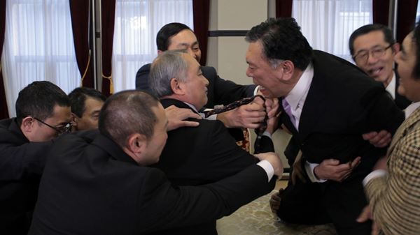 (C)「ネクタイを締めた百姓一揆」映画製作実行委員会