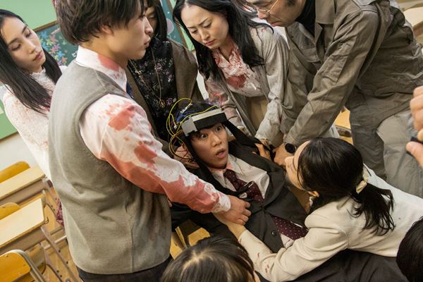 (C)「12人のイカれたワークショップ」製作委員会